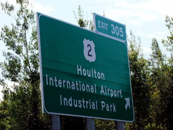 Houlton Maine's Airport Is On The US - Canadian Border. Come To Fly In.
